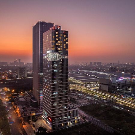 Radisson Red Guangzhou South Railway Station Hotel Eksteriør billede